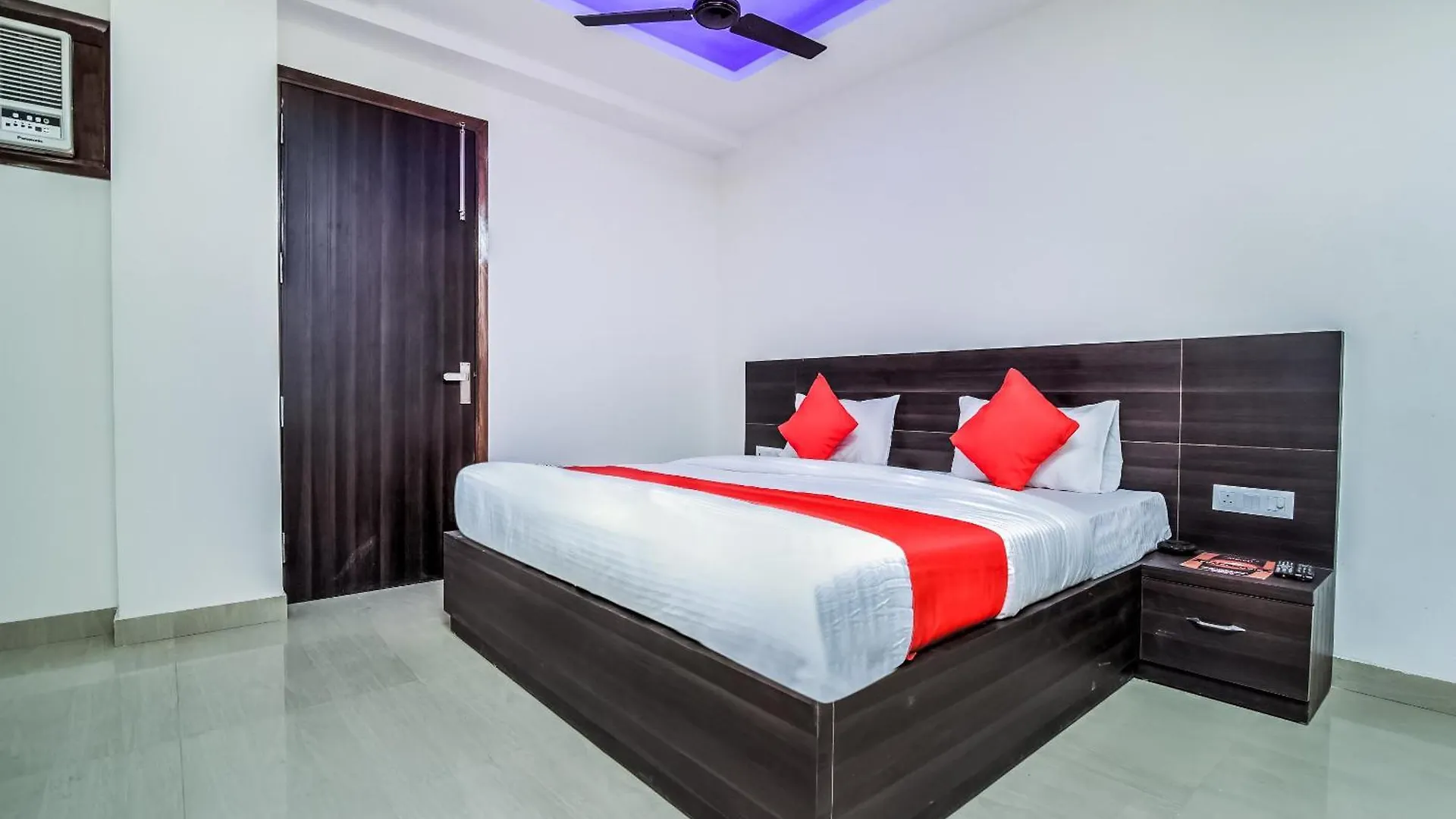 Hotel Aerostar Gold - Opposite Max Healthcare Delhi