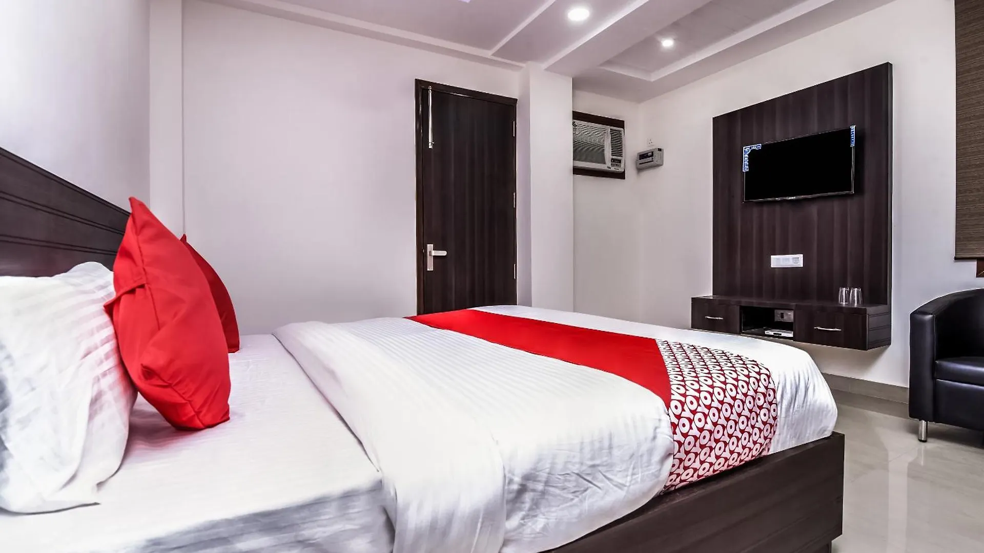 Hotel Aerostar Gold - Opposite Max Healthcare Delhi
