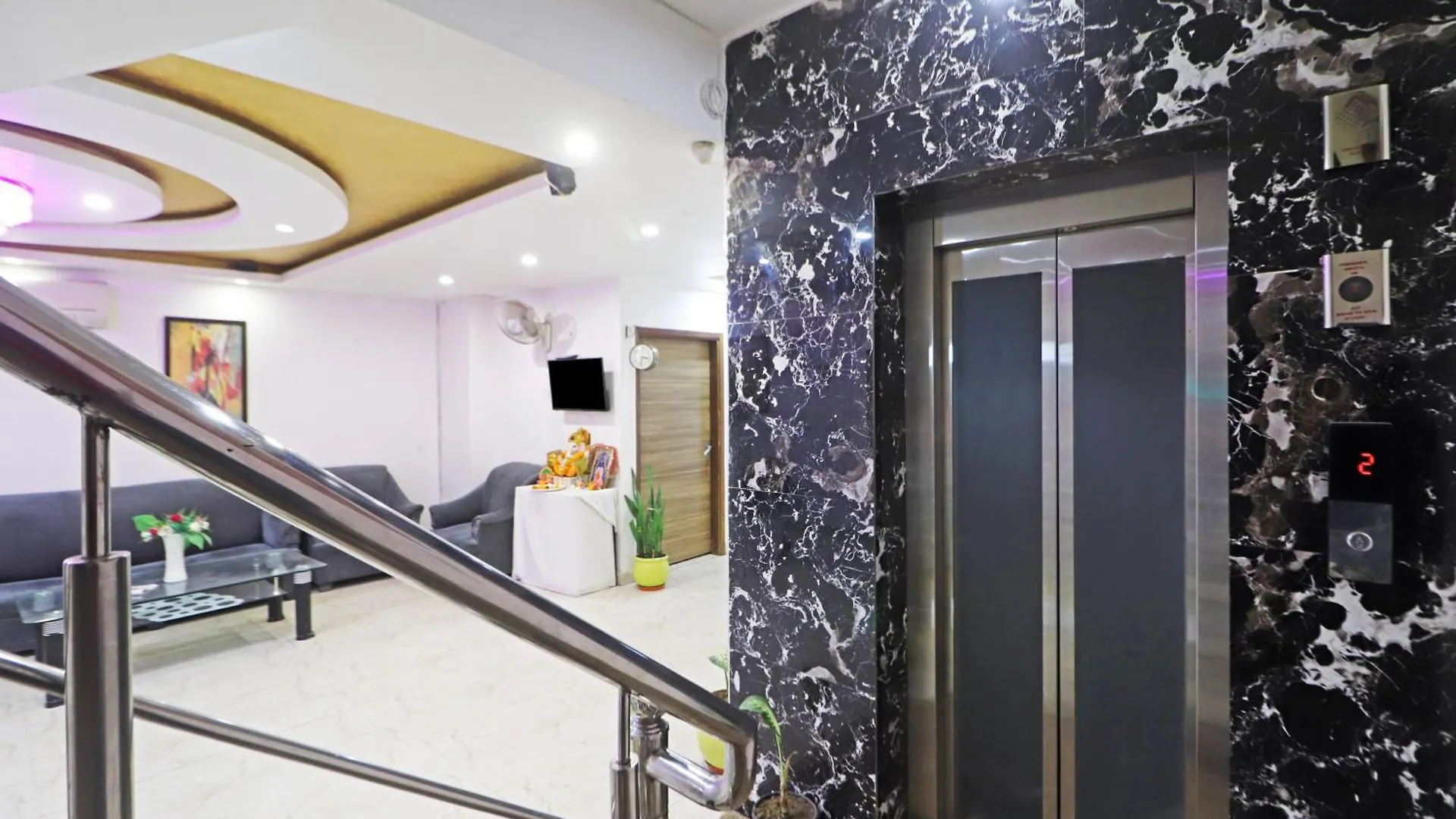 Hotel Aerostar Gold - Opposite Max Healthcare Delhi