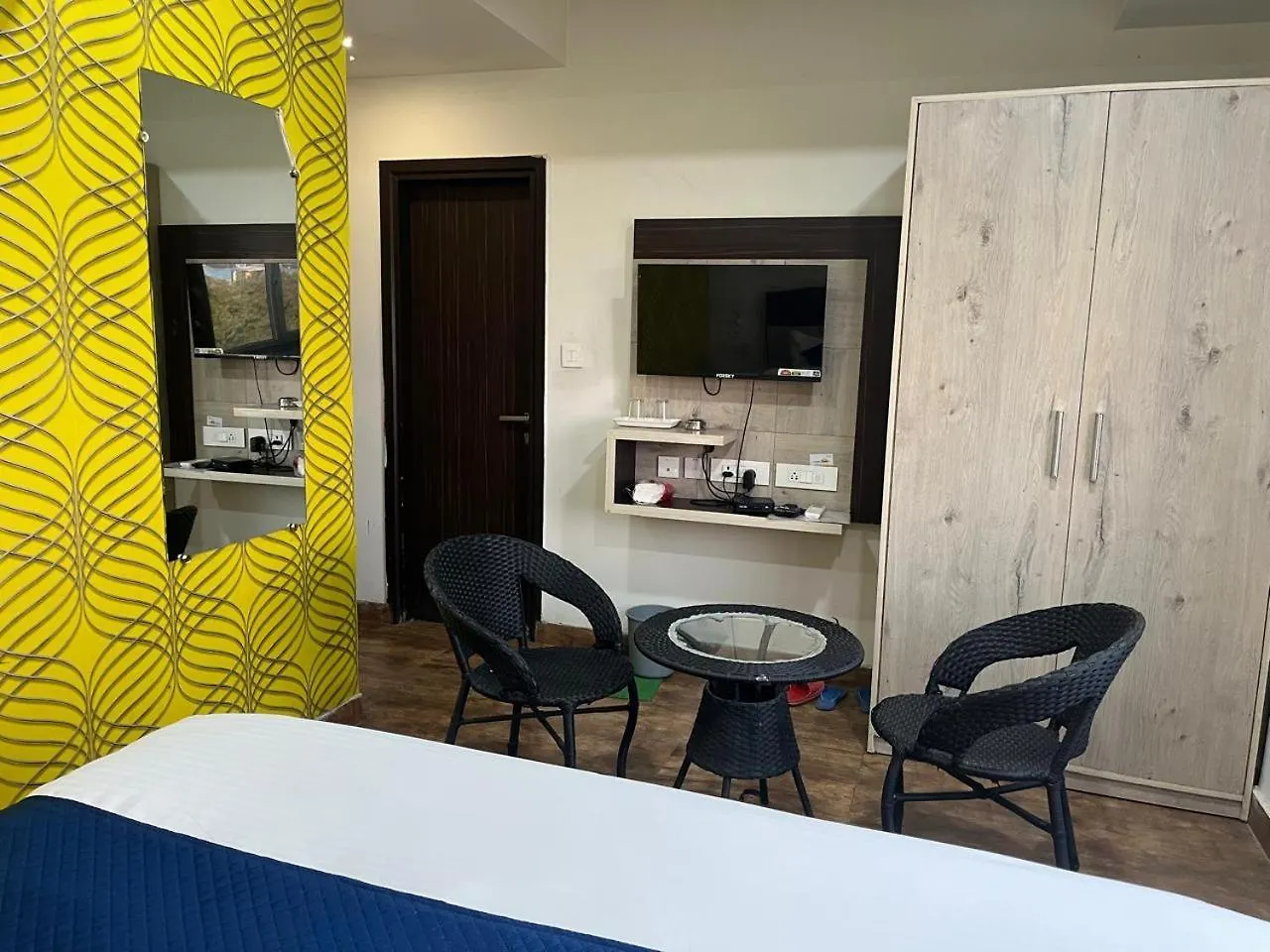 Hotel Aerostar Gold - Opposite Max Healthcare Delhi