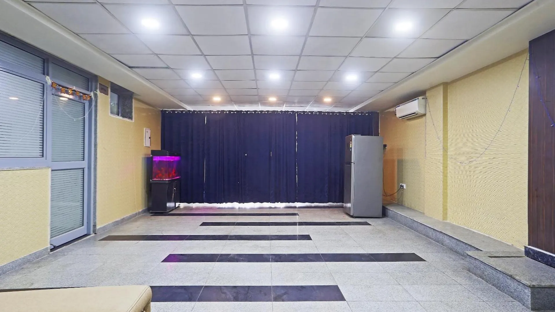 Hotel Aerostar Gold - Opposite Max Healthcare Delhi