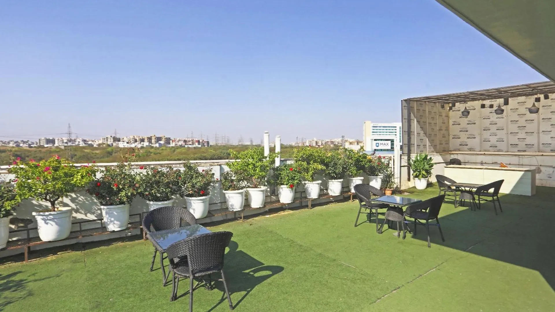 Hotel Aerostar Gold - Opposite Max Healthcare Delhi