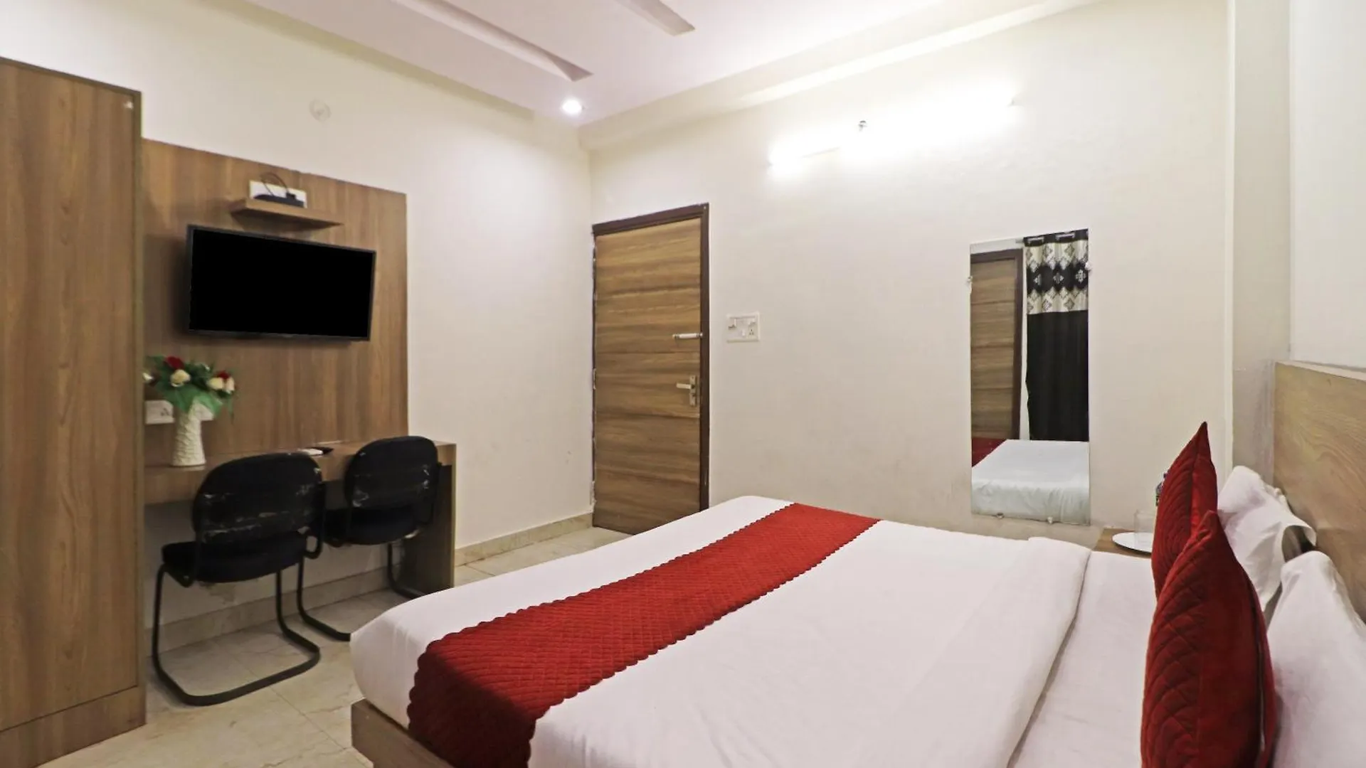 Hotel Aerostar Gold - Opposite Max Healthcare Delhi  3*, Delhi (National Capital Territory of India)
