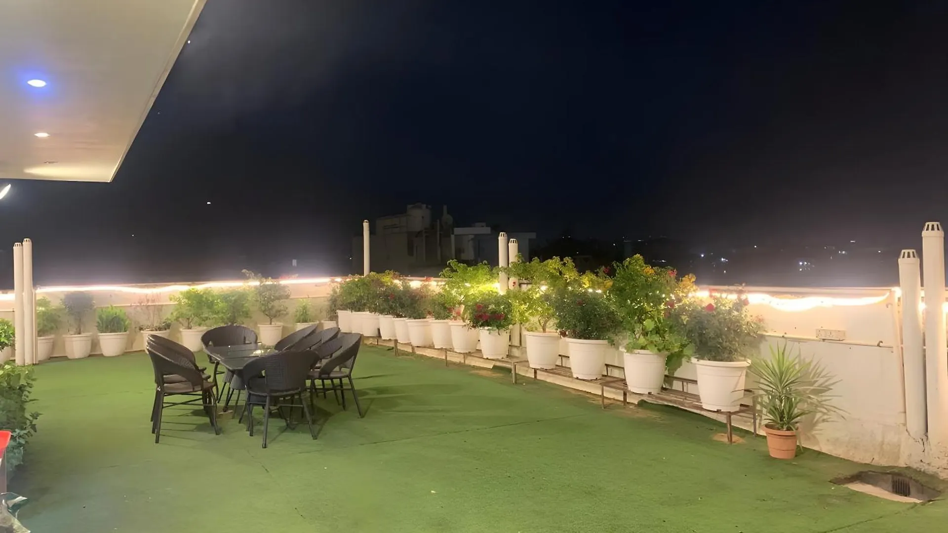 Hotel Aerostar Gold - Opposite Max Healthcare Delhi