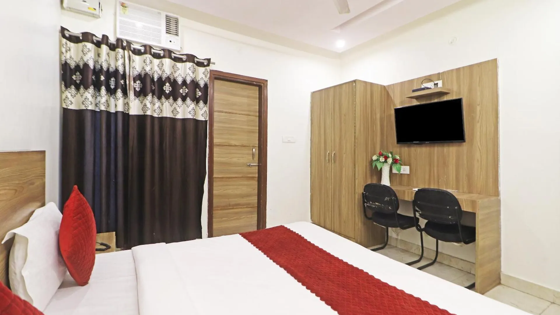 Hotel Aerostar Gold - Opposite Max Healthcare Delhi