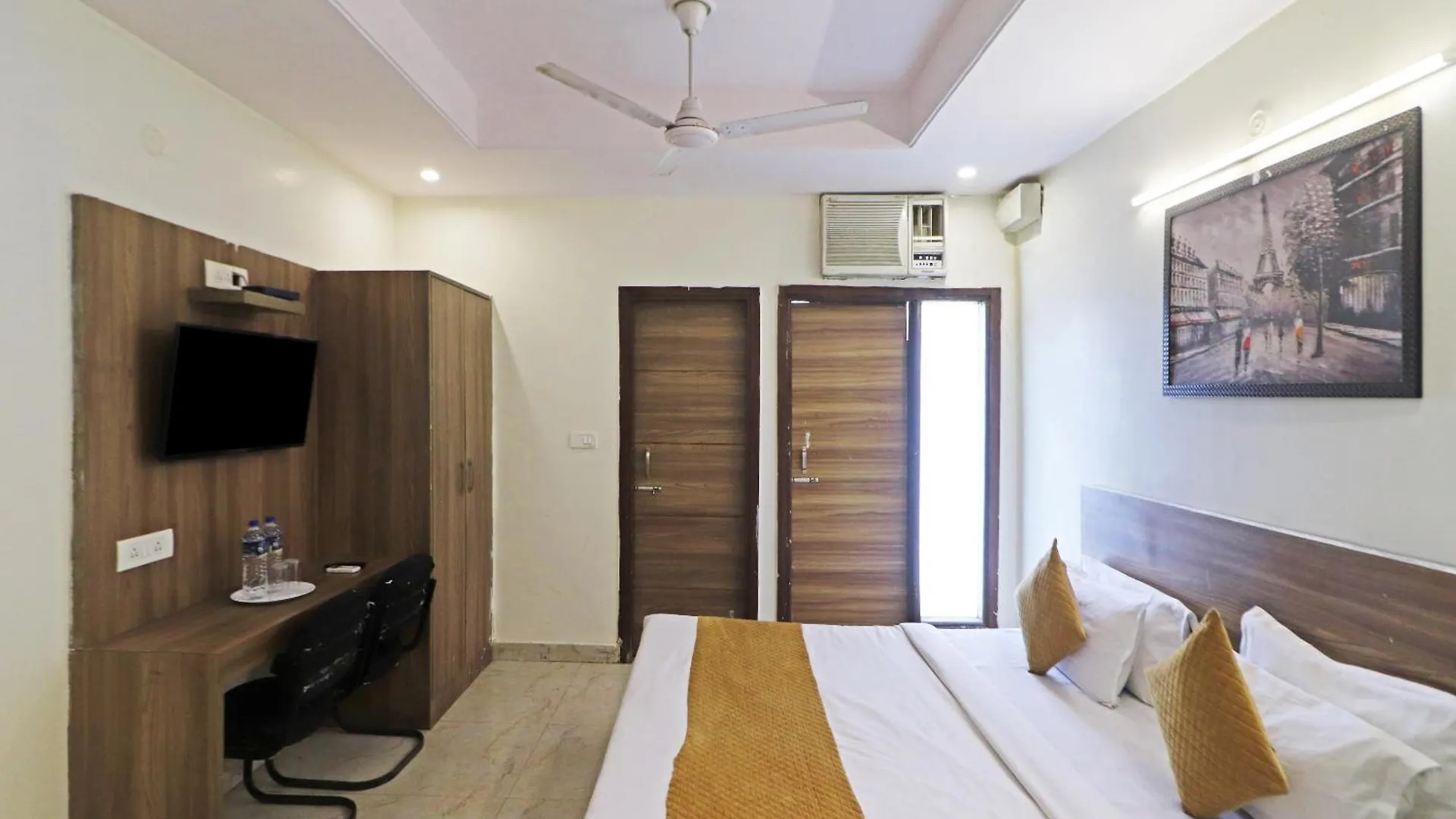 Hotel Aerostar Gold - Opposite Max Healthcare Delhi