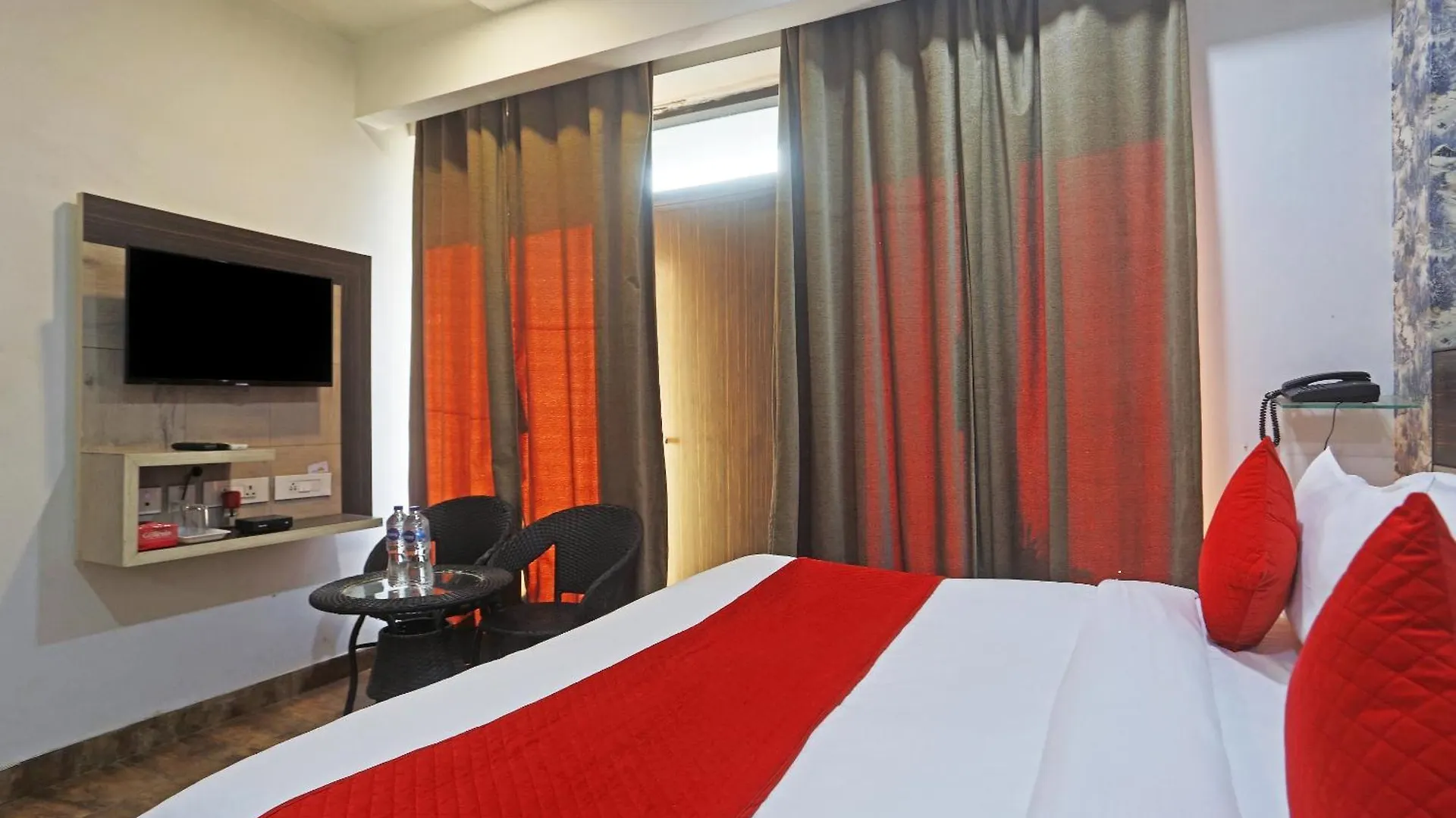 Hotel Aerostar Gold - Opposite Max Healthcare Delhi