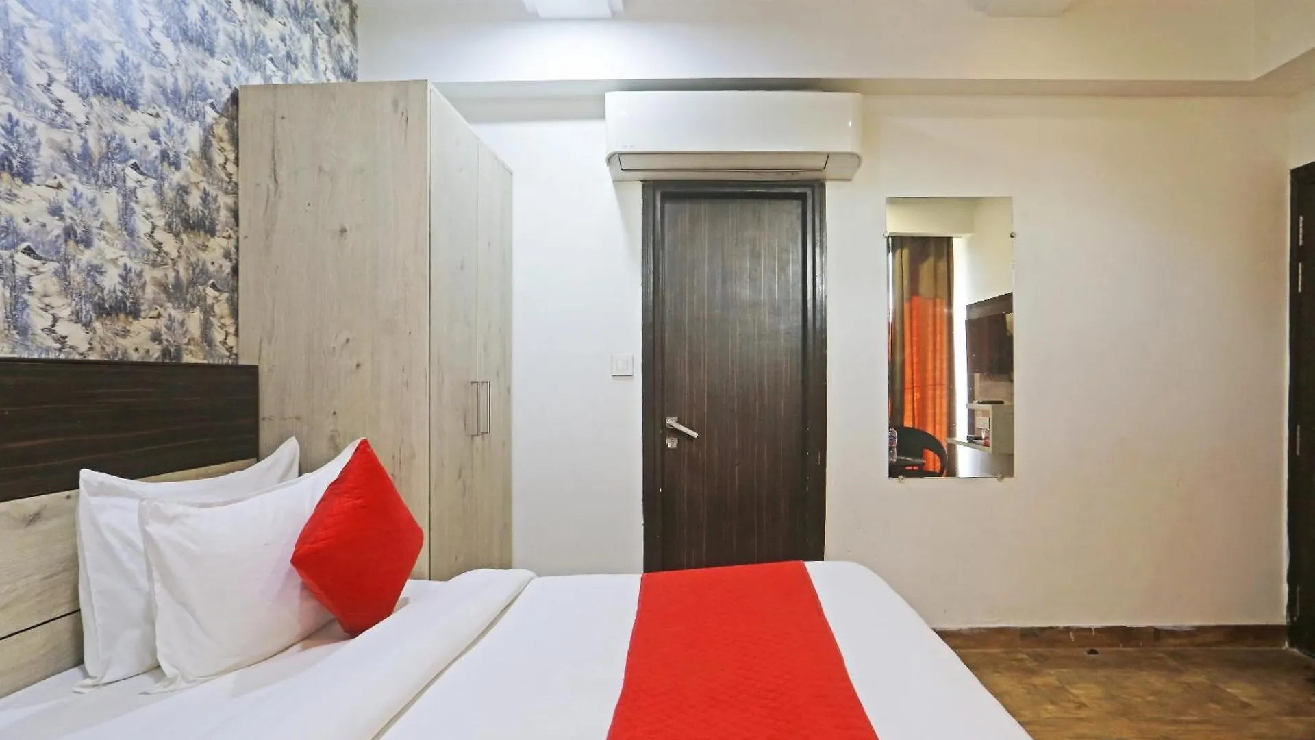 Hotel Aerostar Gold - Opposite Max Healthcare Delhi