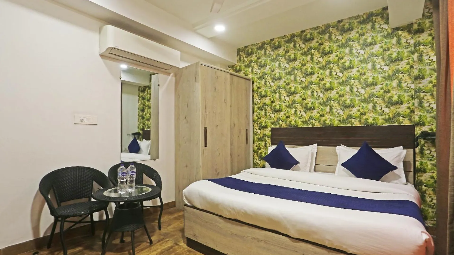 Hotel Aerostar Gold - Opposite Max Healthcare Delhi