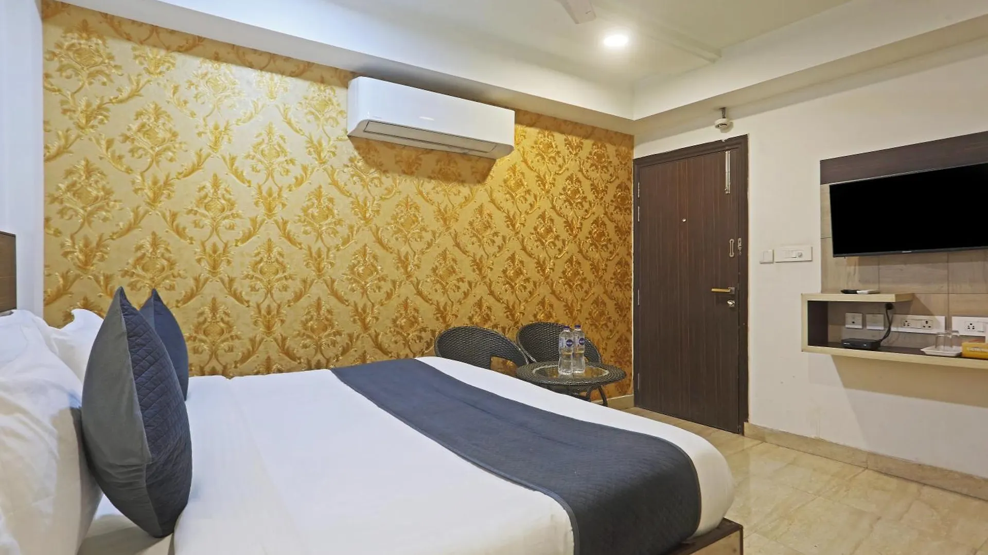 Hotel Aerostar Gold - Opposite Max Healthcare Delhi  3*, Delhi (National Capital Territory of India)